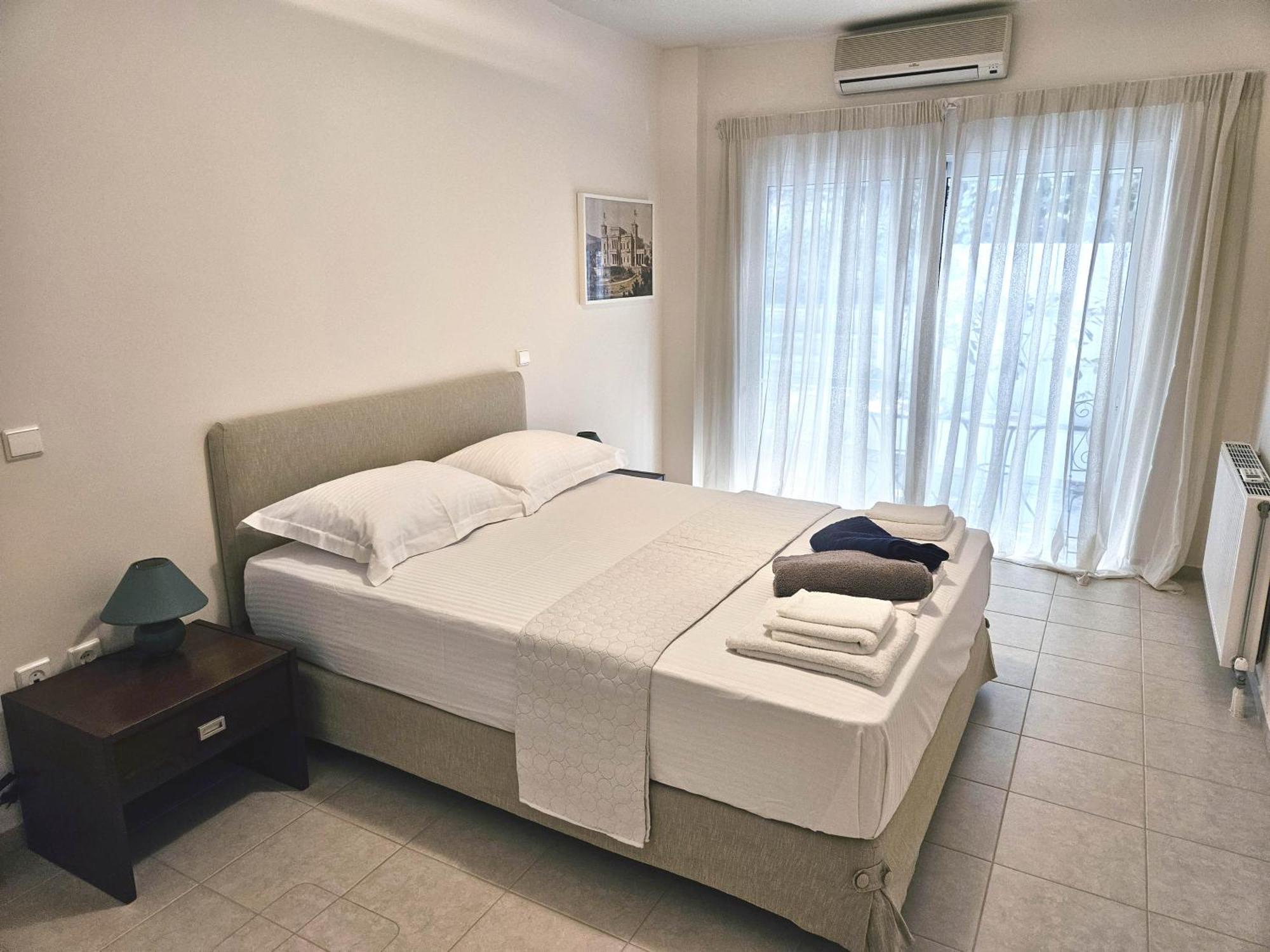 Lagonisi Beach House Kalivia Thorikou Rum bild