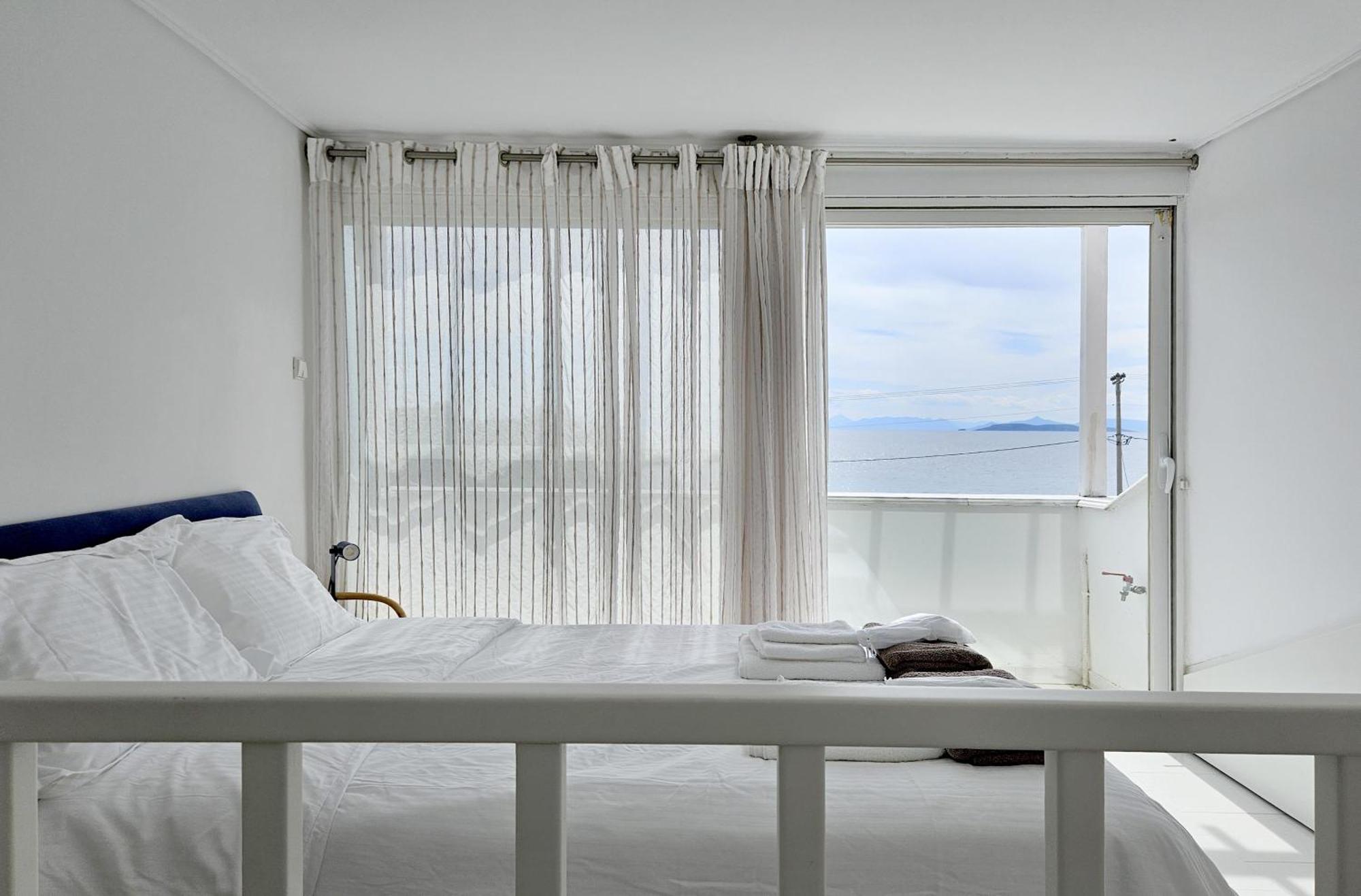 Lagonisi Beach House Kalivia Thorikou Exteriör bild